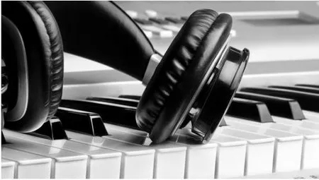 Playing Piano By Ear: Complete Guide For Aspiring Musicians的图片1