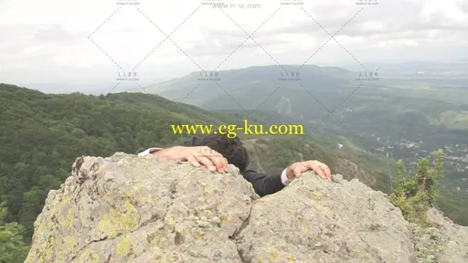 成功人士山顶挑战困难高处风景高清实拍视频素材的图片1