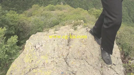 成功人士山顶挑战困难高处风景高清实拍视频素材的图片3