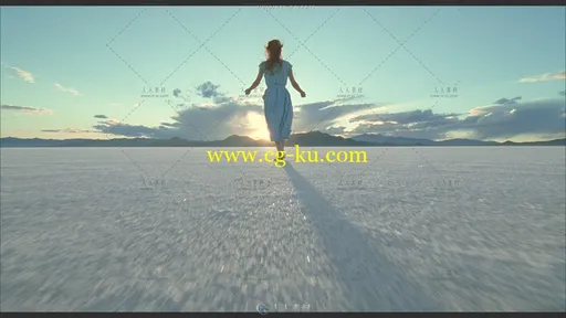 女孩光着脚丫走向阳光高清实拍视频素材的图片2