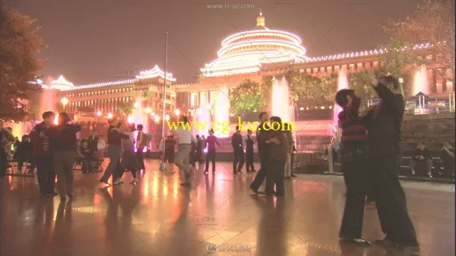 晚上在广场跳舞高清实拍视频素材的图片1
