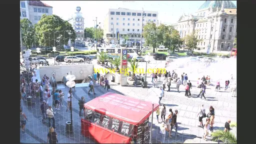 城市广场人群走动高清实拍视频素材的图片1