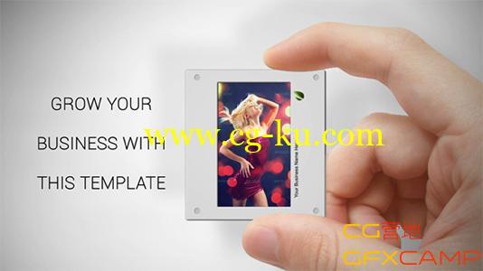 手拿照片展示 VideoHive Slides in Hand的图片1
