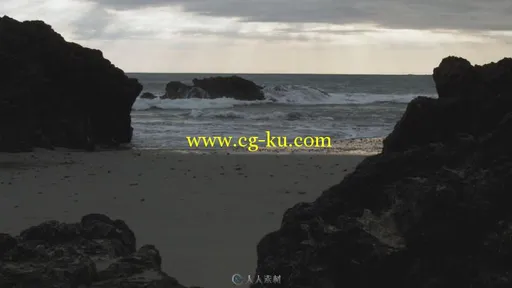 2组乌云密布下的海边风景高清实拍视频素材的图片3