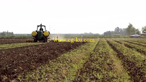 农用机车耕地全景视频素材的图片1