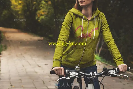 多款女性连衣帽杉模特实景展示PSD模板hoodie-mock-up-urban-edition-13206937的图片5