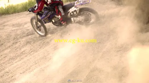特写山地摩托车过弯道轮胎视频素材的图片2