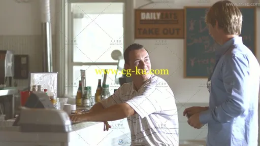 2个男子在吧台前喝茶聊天高清实拍视频素材的图片2