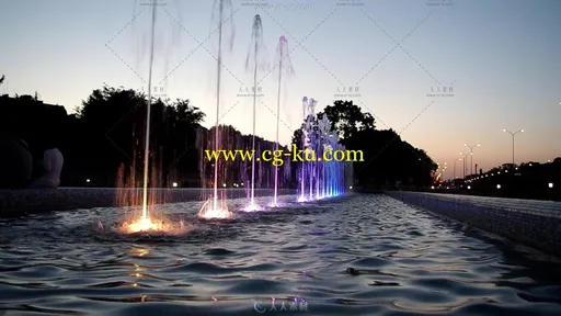 傍晚公园唯美音乐喷泉高清实拍视频素材的图片2