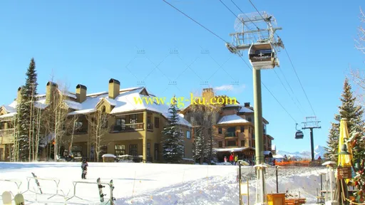 冬日美景洁白雪地观光缆车高清实拍视频素材的图片1
