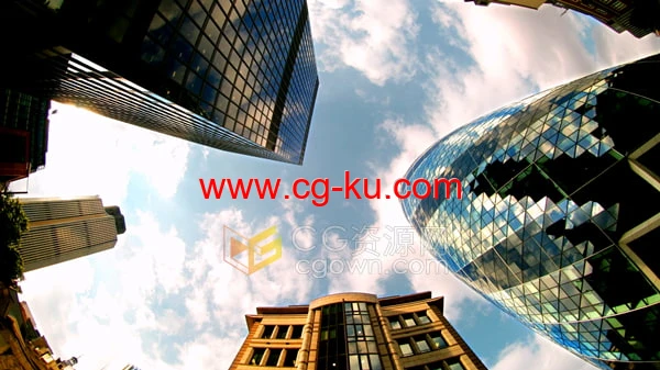 鱼眼镜头仰望天空捕捉城市金融区的企业和商业建筑-视频素材的图片1