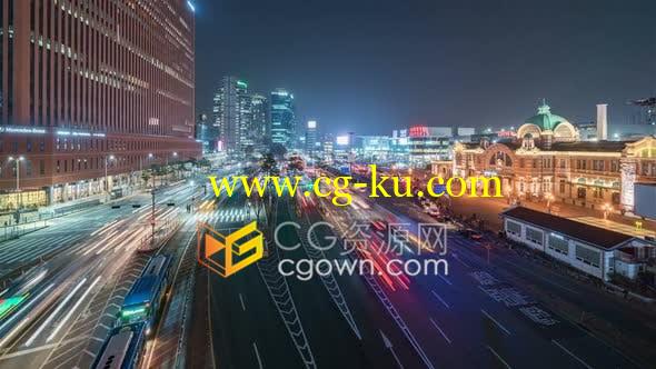 延时拍摄韩国首尔城市夜间路面灯光火车站交通景况-视频素材的图片1