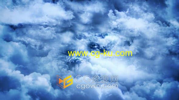 抽象飞行黑暗厚云层天空天气动画视频素材免费下载的图片1