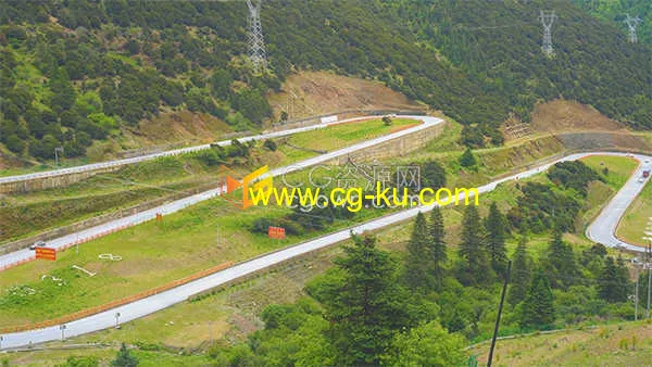 318川藏线天路十八弯公路实拍视频素材的图片1